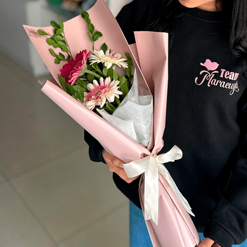 RAMO DE TRES GERBERAS2