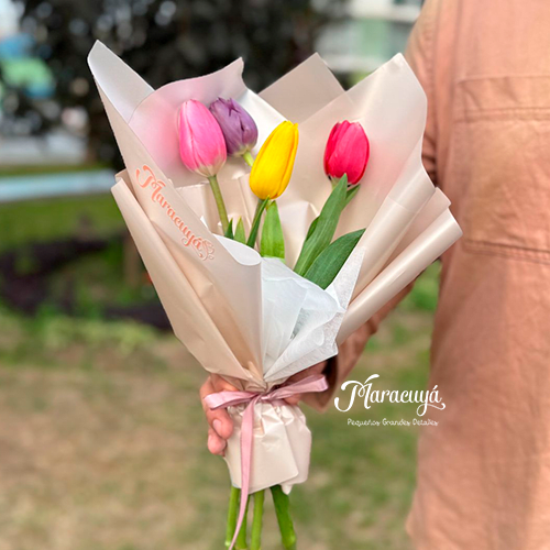 RAMO DE TULIPANES1