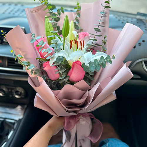 RAMO GRACE LIRIO Y ROSAS1