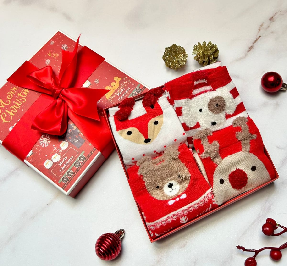 SET X4 MEDIAS NAVIDEÑAS EN CAJA1