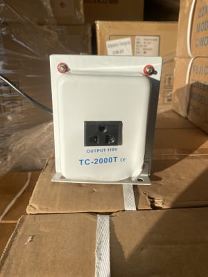 LIQUIDACION AUTOTRANSFORMADOR 2000 WATTS SIN CAJA DE EMBALAJE Y CON ABOYADURA1