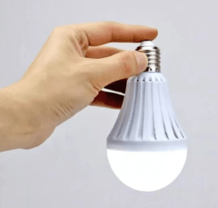 AMPOLLETA LED PLASTICO XTW-18W DE LUZ FRIA