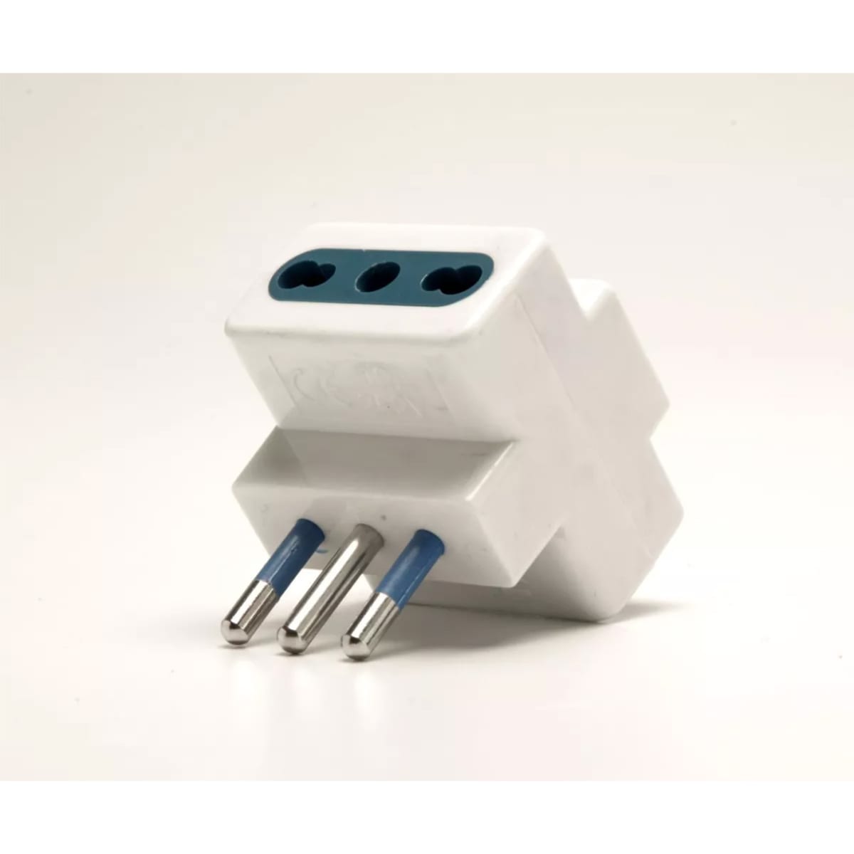 AdaptadorEnchufe Triple 3 Patas Blanco3