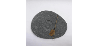 Tabla de Piedra con salsero central de piedra 40 cms1