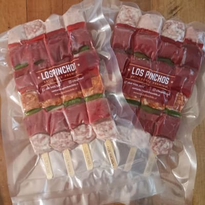 Anticuchos mixtos con Carne Angus, alcanza para 3-4 personas