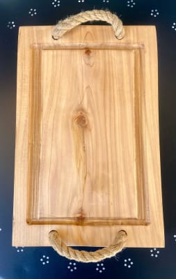 Tabla rustica con mangos de cuerda para picoteo y asado 40 x 26 app