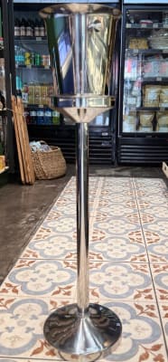 PIE DE METAL DE 72.5CM PARA HIELERA, HOME BAR