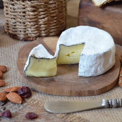 Nimbus – Queso de vaca cremoso en ceniza de nogal, 110 g, Melk Queseria Familiar