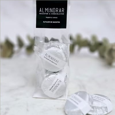 Bolsita 5 Alfajores de mazapán de almendra y chocolate Blanco