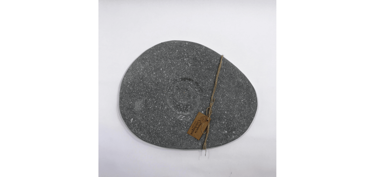 Tabla de Piedra con salsero central de piedra 40 cms1