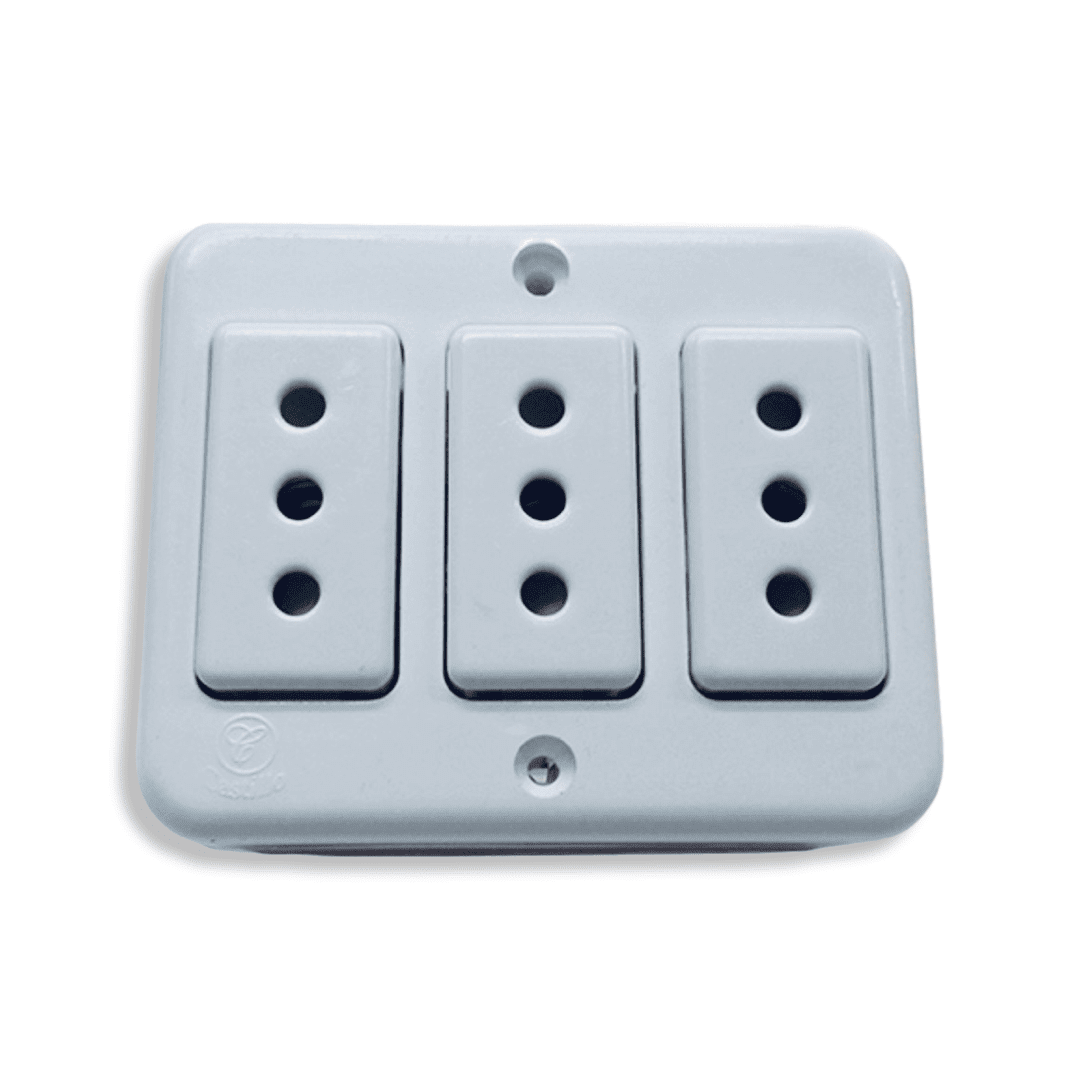 Enchufe sobrepuesto Castillo Triple1