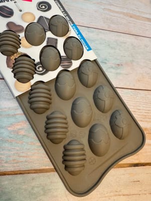 Molde huevos pequeños