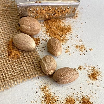 NUEZ MOSCADA ENTERA 5 unidades