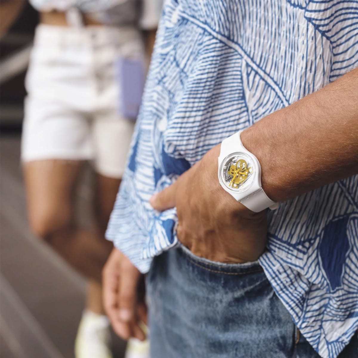 Reloj SWATCH TIME TO YELLOW SMALL SO31W105 Blanco3