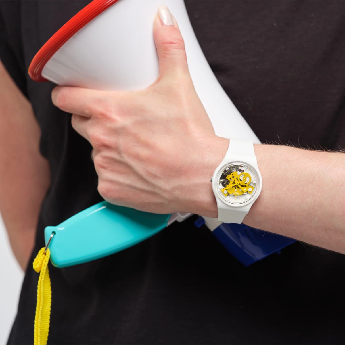 Reloj SWATCH TIME TO YELLOW SMALL SO31W105 Blanco4