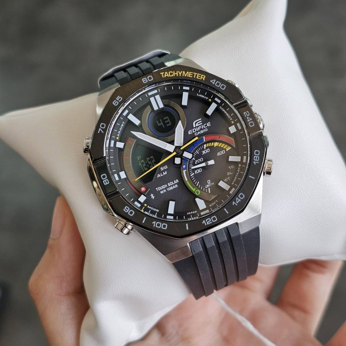 Reloj EDIFICE ECB-950MP-1A Acero/Resina Hombre Plateado/Negro6