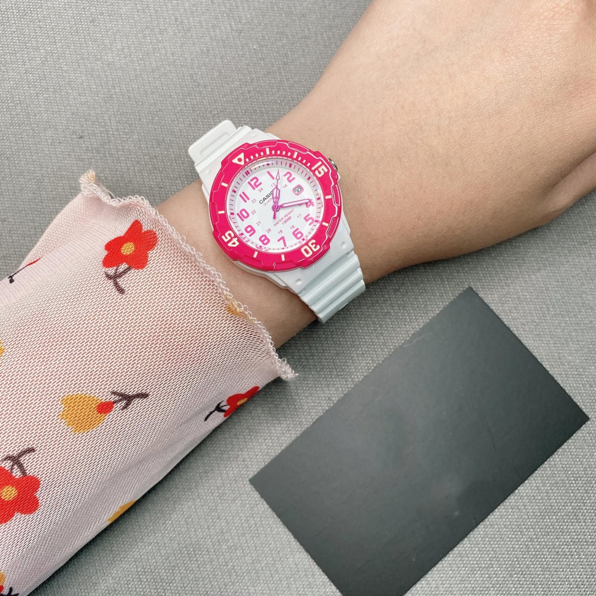 Reloj CASIO Regular LRW-200H-4B Resina Juvenil Blanco3