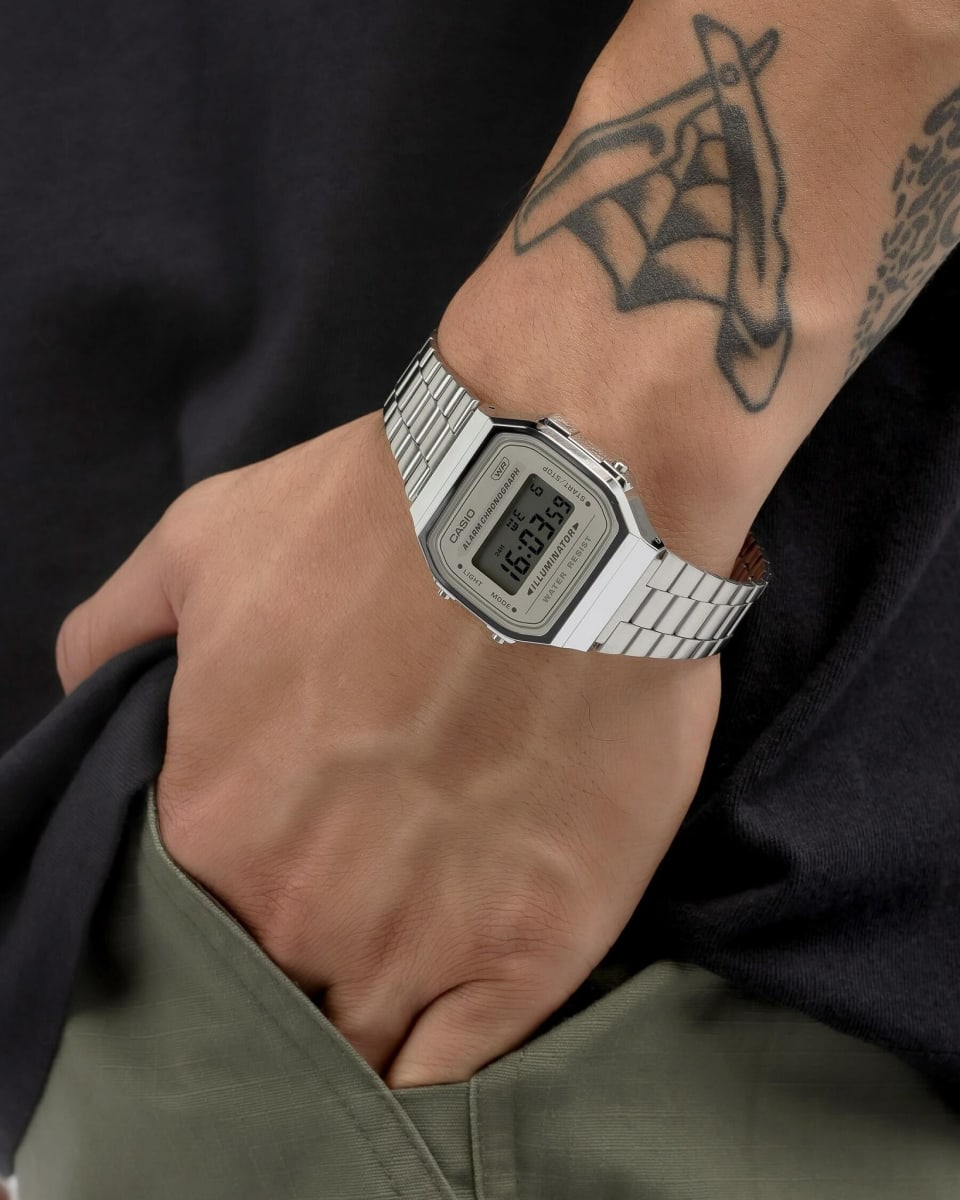 Reloj CASIO Retro A168WA-8A Resina/Cromado Unisex Plateado2