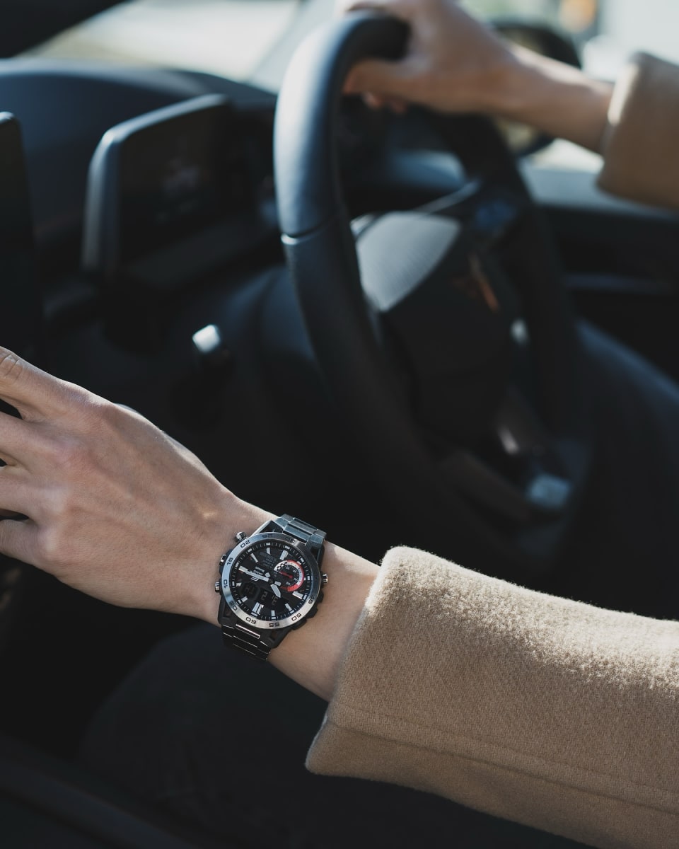 Reloj EDIFICE ECB-40D-1A Acero Hombre Plateado2