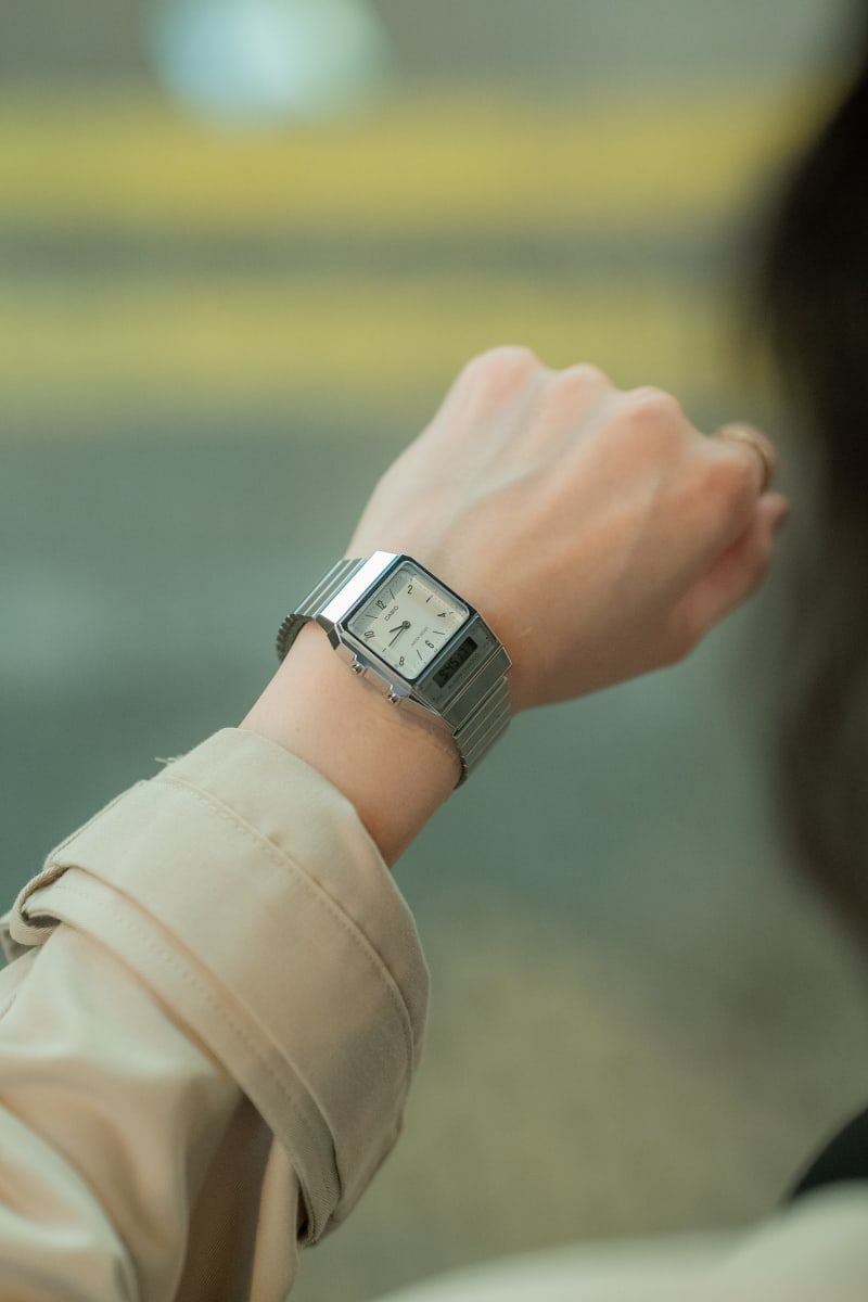 Reloj CASIO Retro AQ-800E-7A2 Resina/Cromado Juvenil Plateado2