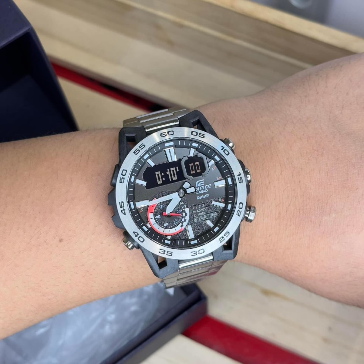 Reloj EDIFICE ECB-40D-1A Acero Hombre Plateado4