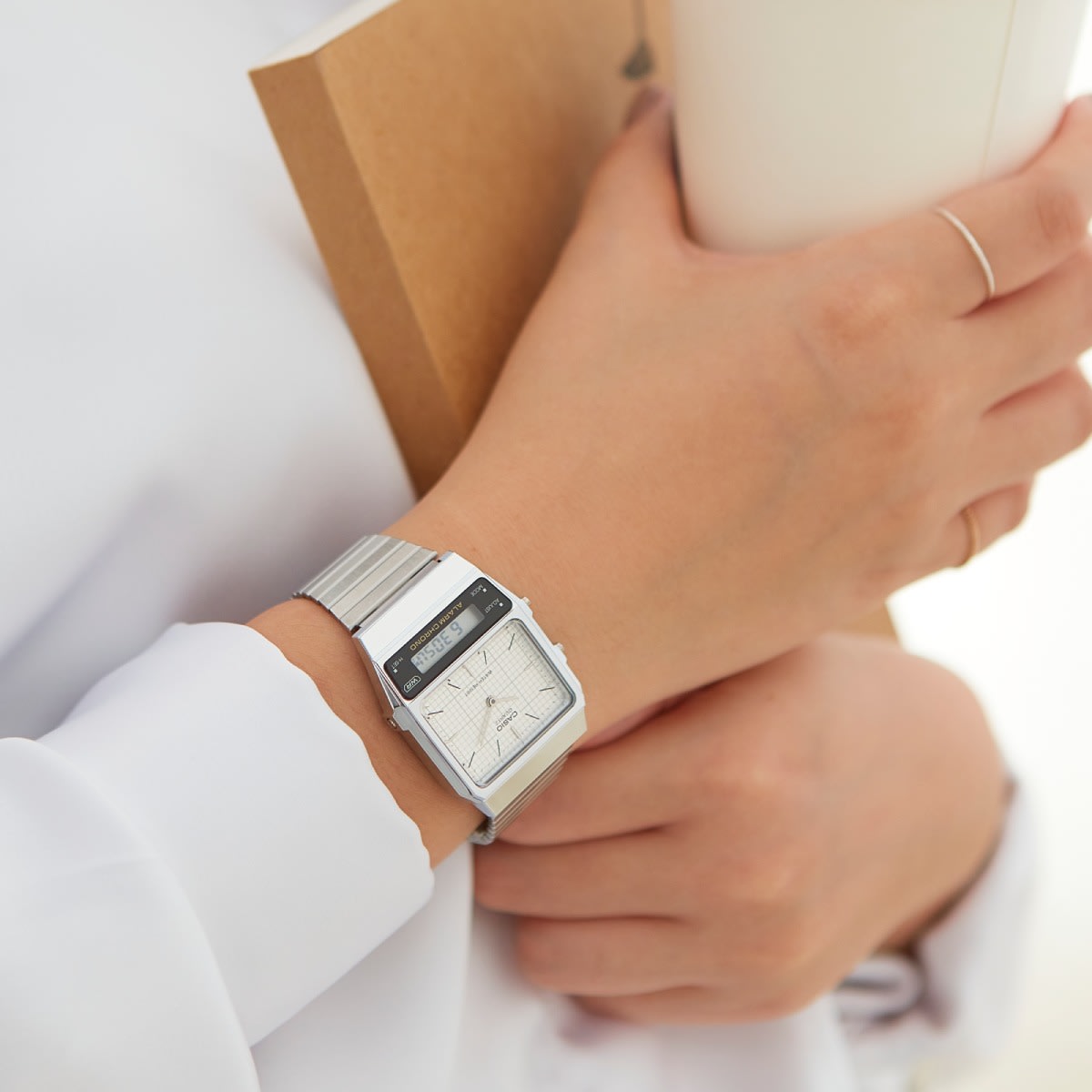 Reloj CASIO Retro AQ-800E-7A Resina Juvenil Plateado3