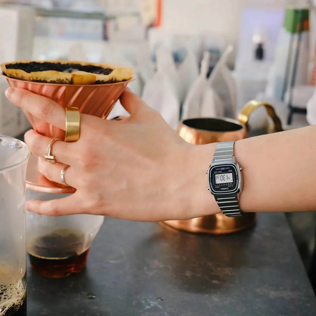 Reloj CASIO Retro LA670WD-1D Resina Mujer Plateado5