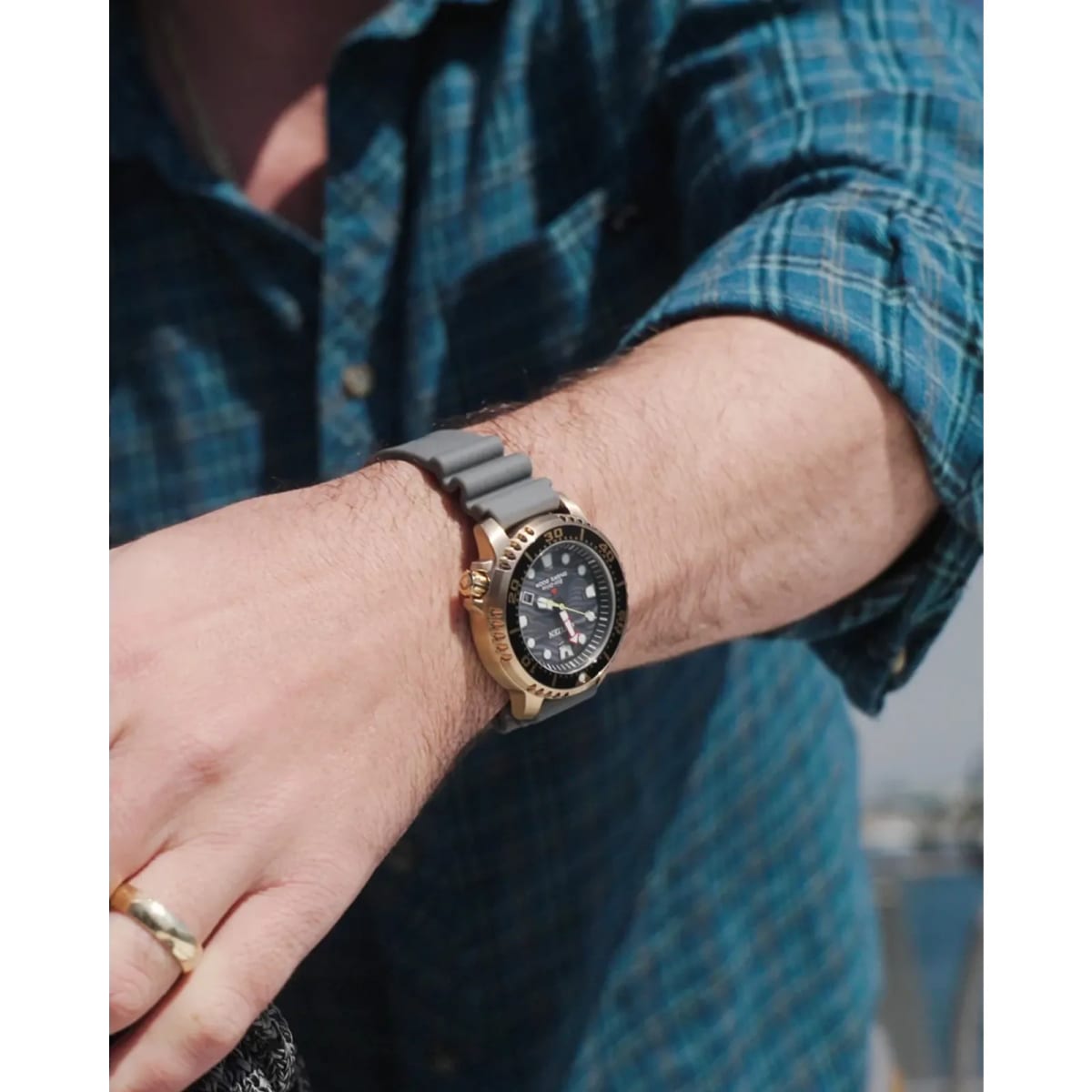 Reloj CITIZEN ECODRIVE BN0163-00H Resina/Acero Hombre Gris/Oro rosa6