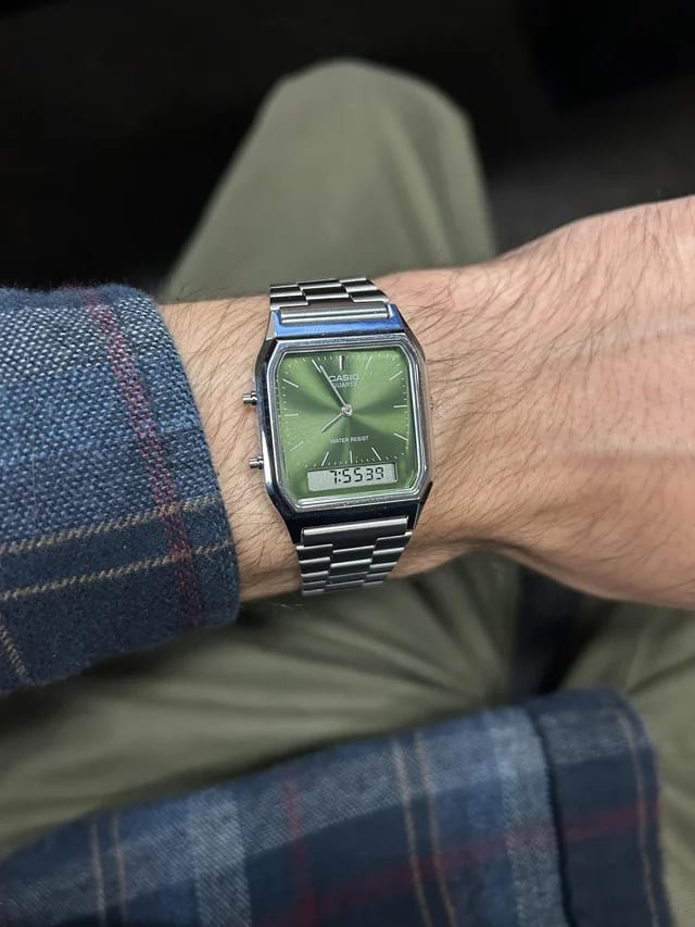 Reloj CASIO Retro AQ-230A-3A Resina/Cromado Juvenil Plateado4