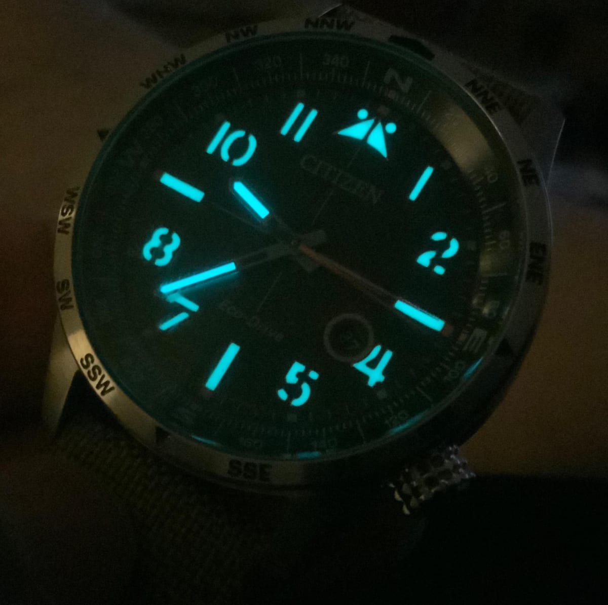 Reloj CITIZEN ECODRIVE BM7550-01E Nylon Hombre Beige4