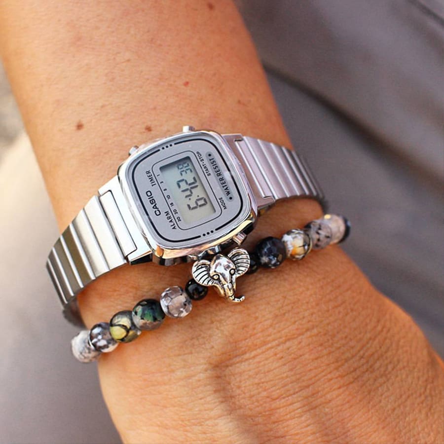 Reloj CASIO Retro LA670WA-7D Resina Mujer Plateado4