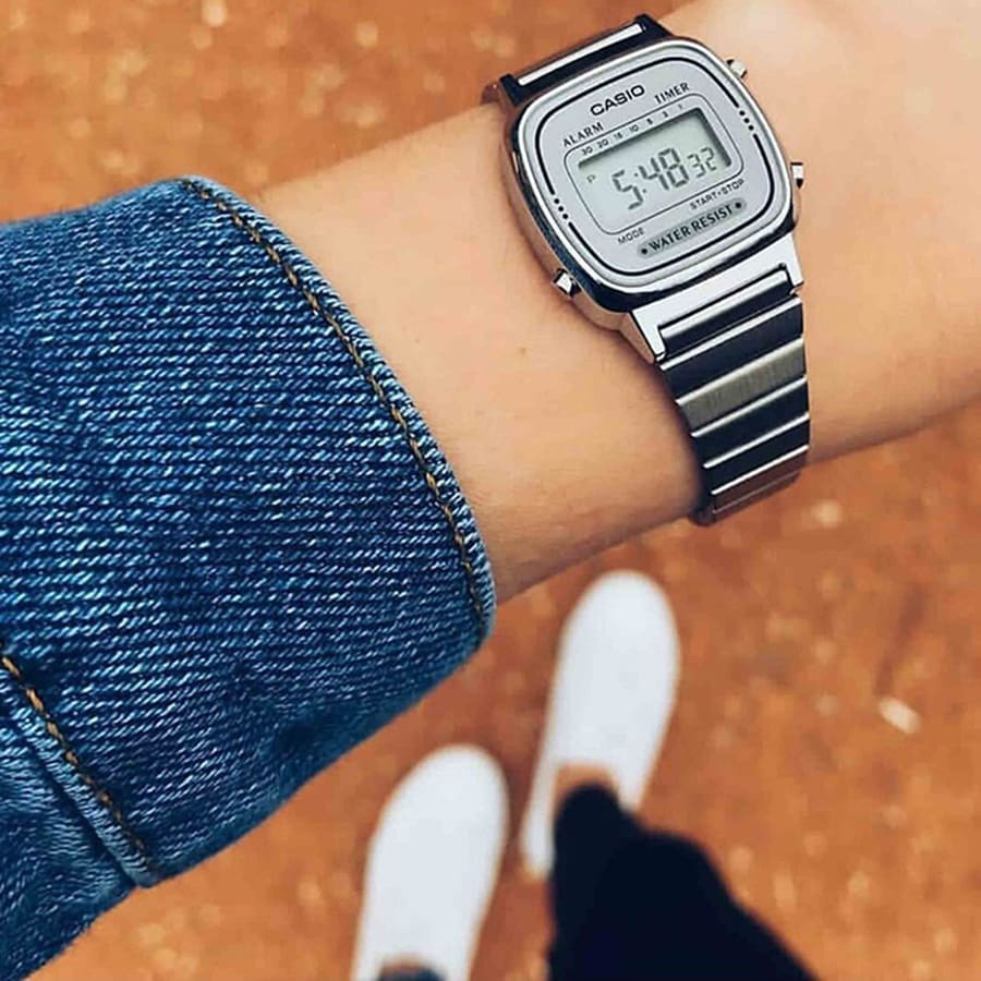 Reloj CASIO Retro LA670WA-7D Resina Mujer Plateado3