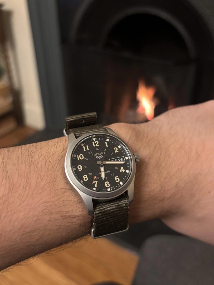 Reloj SEIKO 5 Sports SRPJ85K1 Automático Nailon Hombre Plateado4