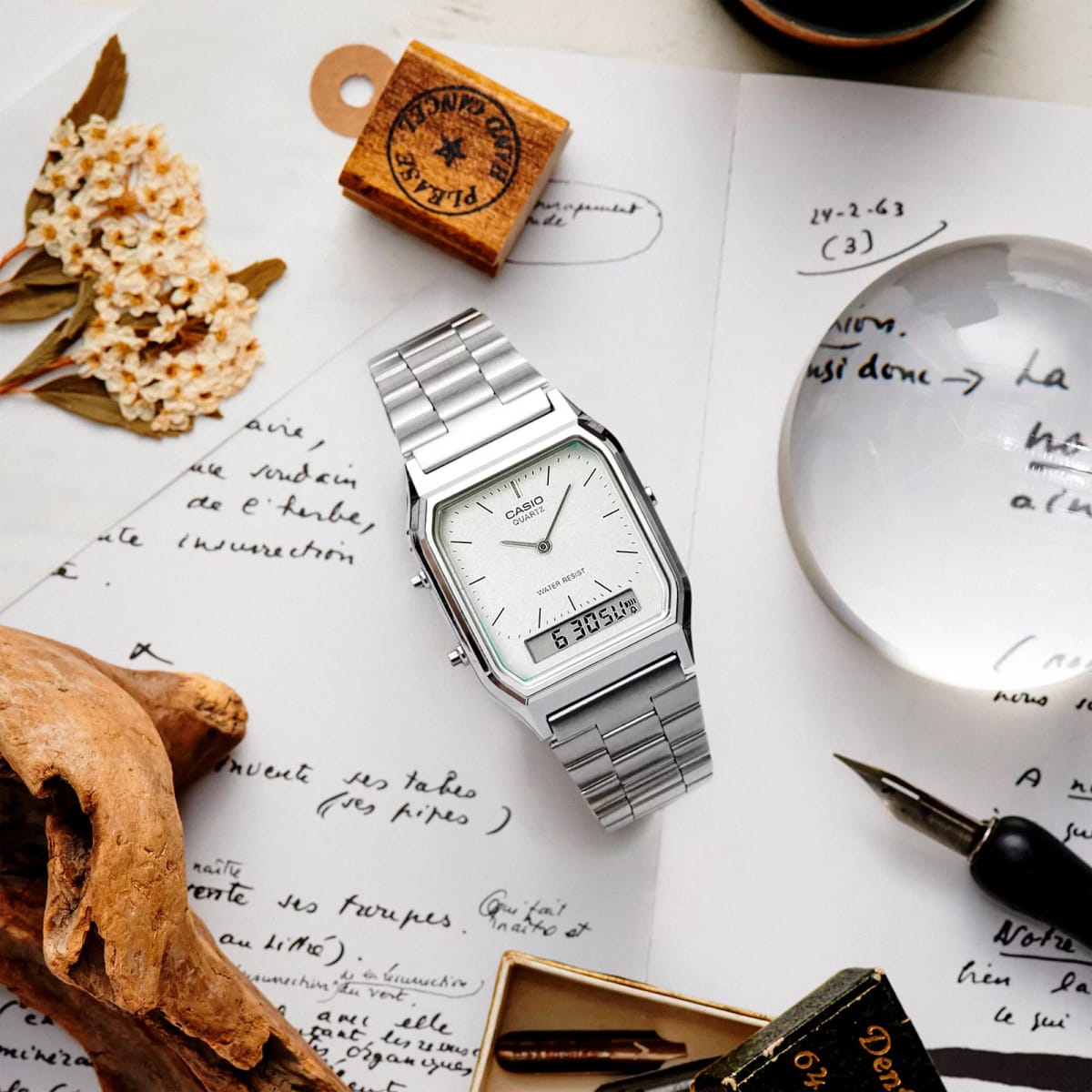 Reloj CASIO Retro AQ-230A-7A Resina/Cromado Juvenil Plateado2