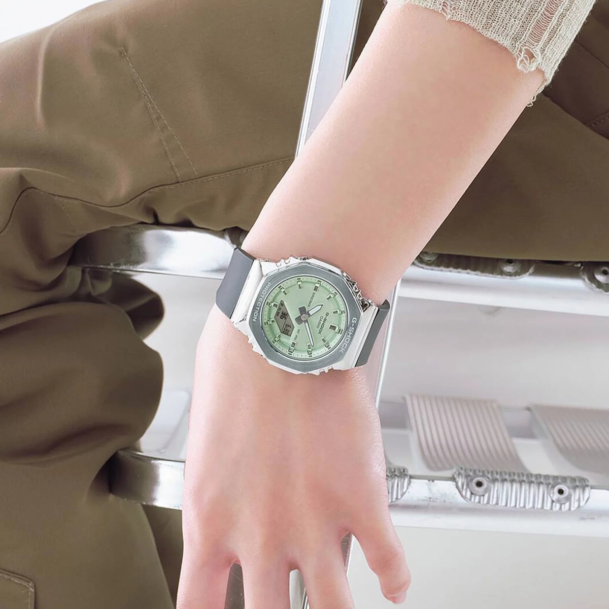 Reloj G-SHOCK GM-S2110-3A Resina/Acero Mujer Plateado3