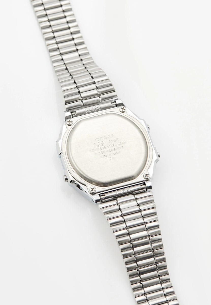 Reloj CASIO Retro A168WA-5A Resina/Cromado Unisex Plateado3