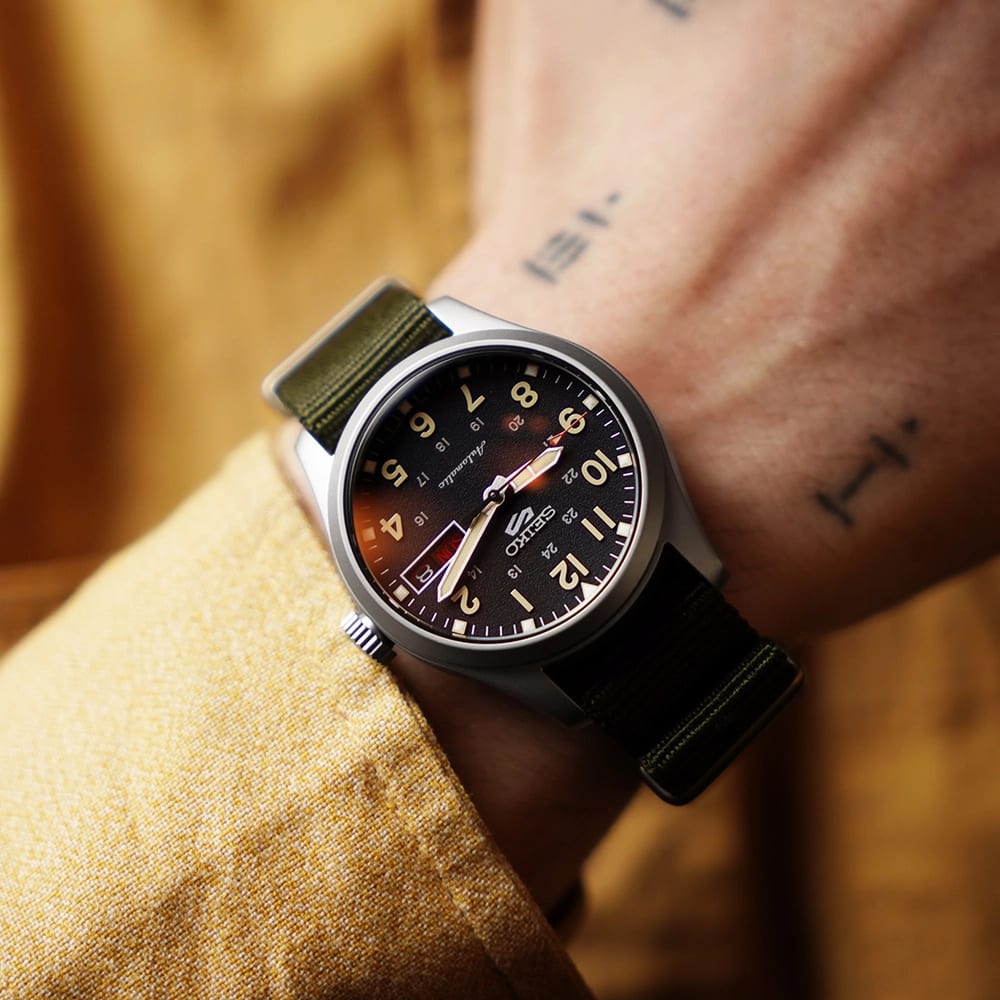 Reloj SEIKO 5 Sports SRPJ85K1 Automático Nailon Hombre Plateado3