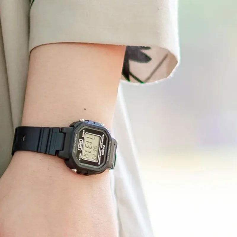Reloj CASIO Regular LA-20WH-1A Resina Juvenil Negro5