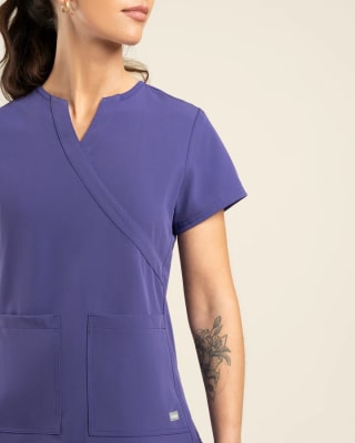 DELANTAL MUJER COMFORT MORADO