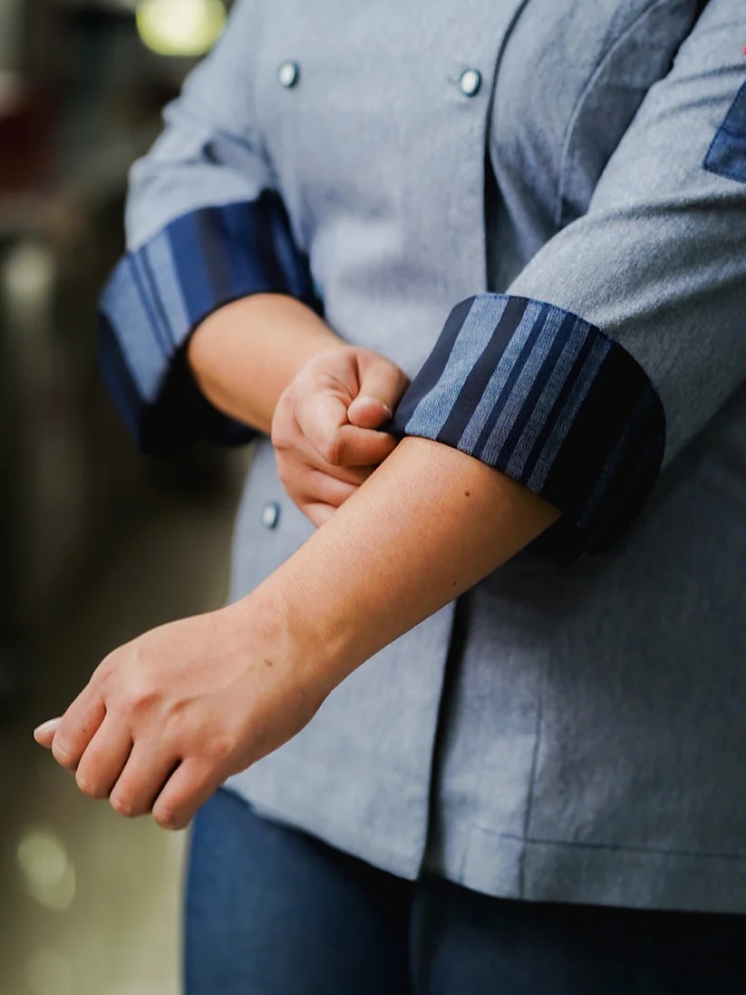 CHAQUETA CLARIS EN MEZCLILLA DELGADA CON APLICACION3