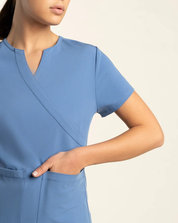 DELANTAL MUJER COMFORT CELESTE2