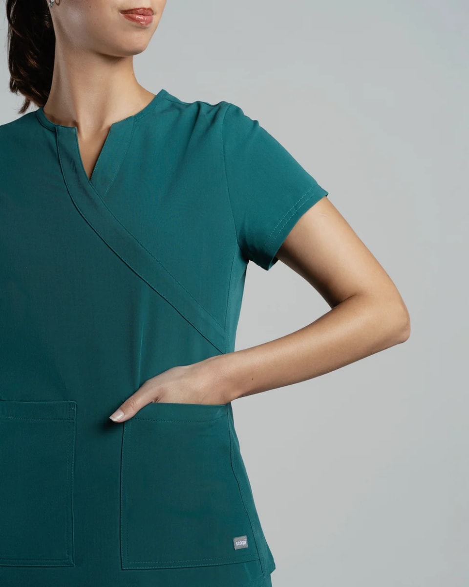 DELANTAL MUJER COMFORT VERDE3
