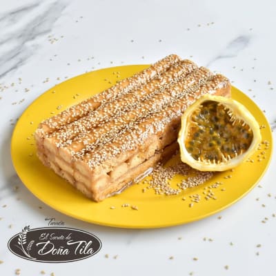 DOÑA TILA TURRÓN MARACUYA1