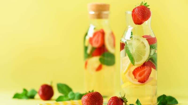 ¿CÓMO PREPARAR TU AGUA SABORIZADA CON NUESTROS SABORES?    