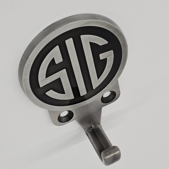 SIG Mark Gancho Metálico de Pared1