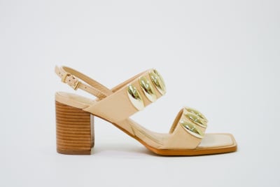 SANDALIA CHAROL NUDE DETALLES ORO3