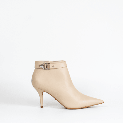 BOTIN CUERO NUDE DETALLE PLATA2