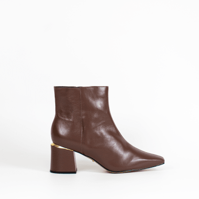 BOTIN CUERO CHOCO DETALLE ORO2