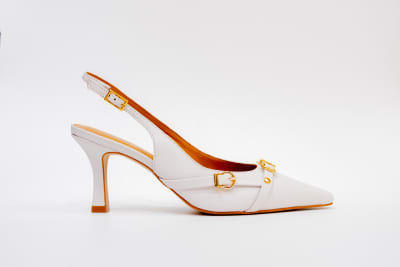 ZAPATO BLANCO DETALLE ORO2