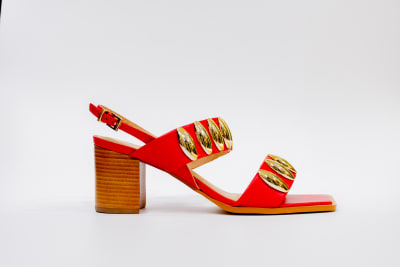 SANDALIA ROJA DETALLES ORO2